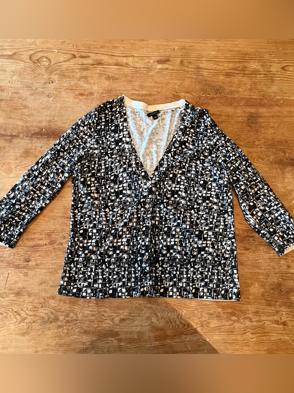 Ann Taylor Black and White Patterned V-Neck Cardigan